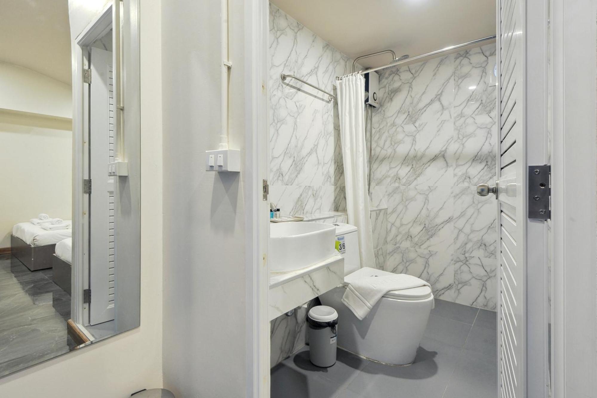 Ployburi Boutique Hotel Chanthaburi Bagian luar foto
