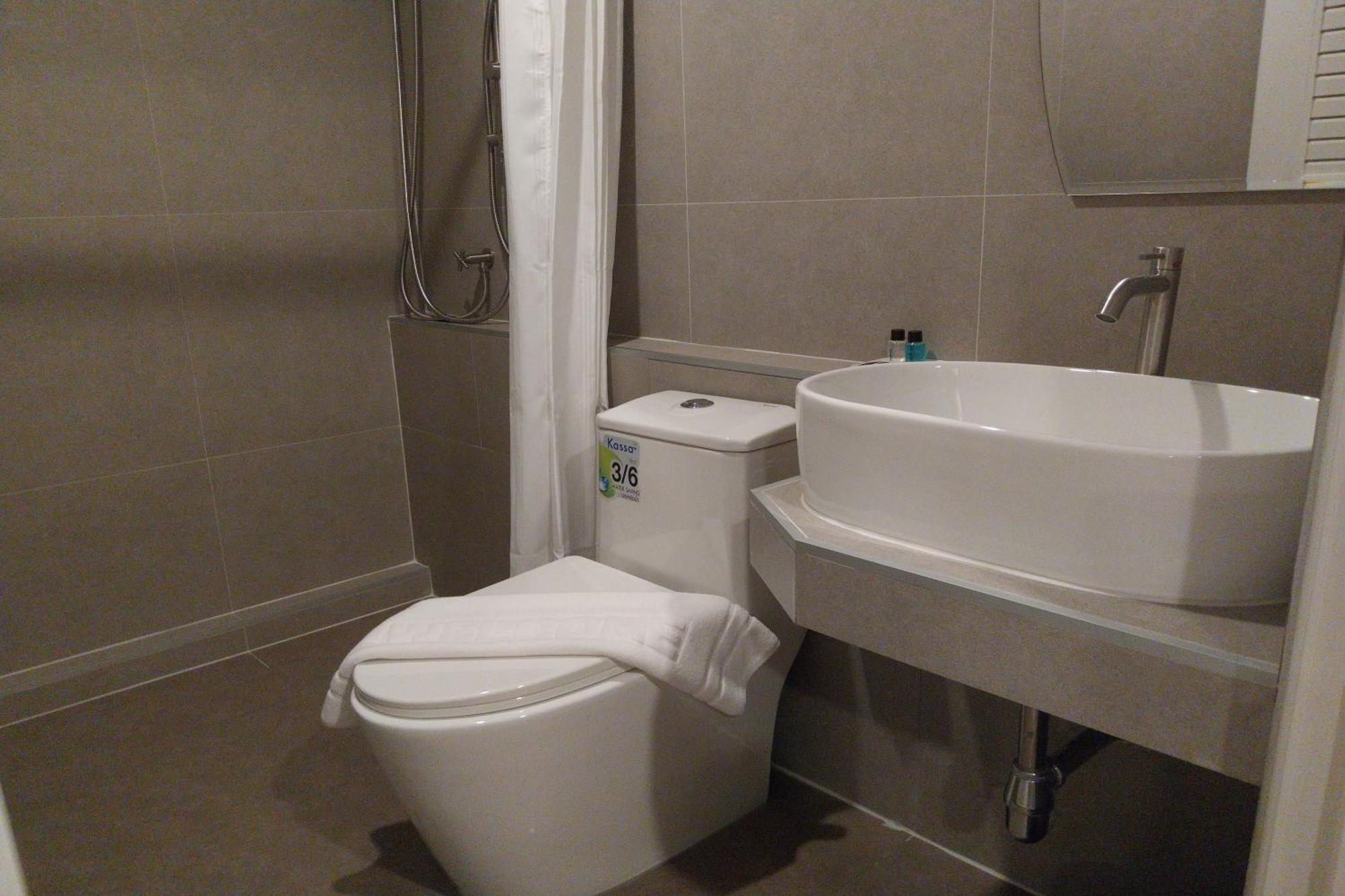 Ployburi Boutique Hotel Chanthaburi Bagian luar foto