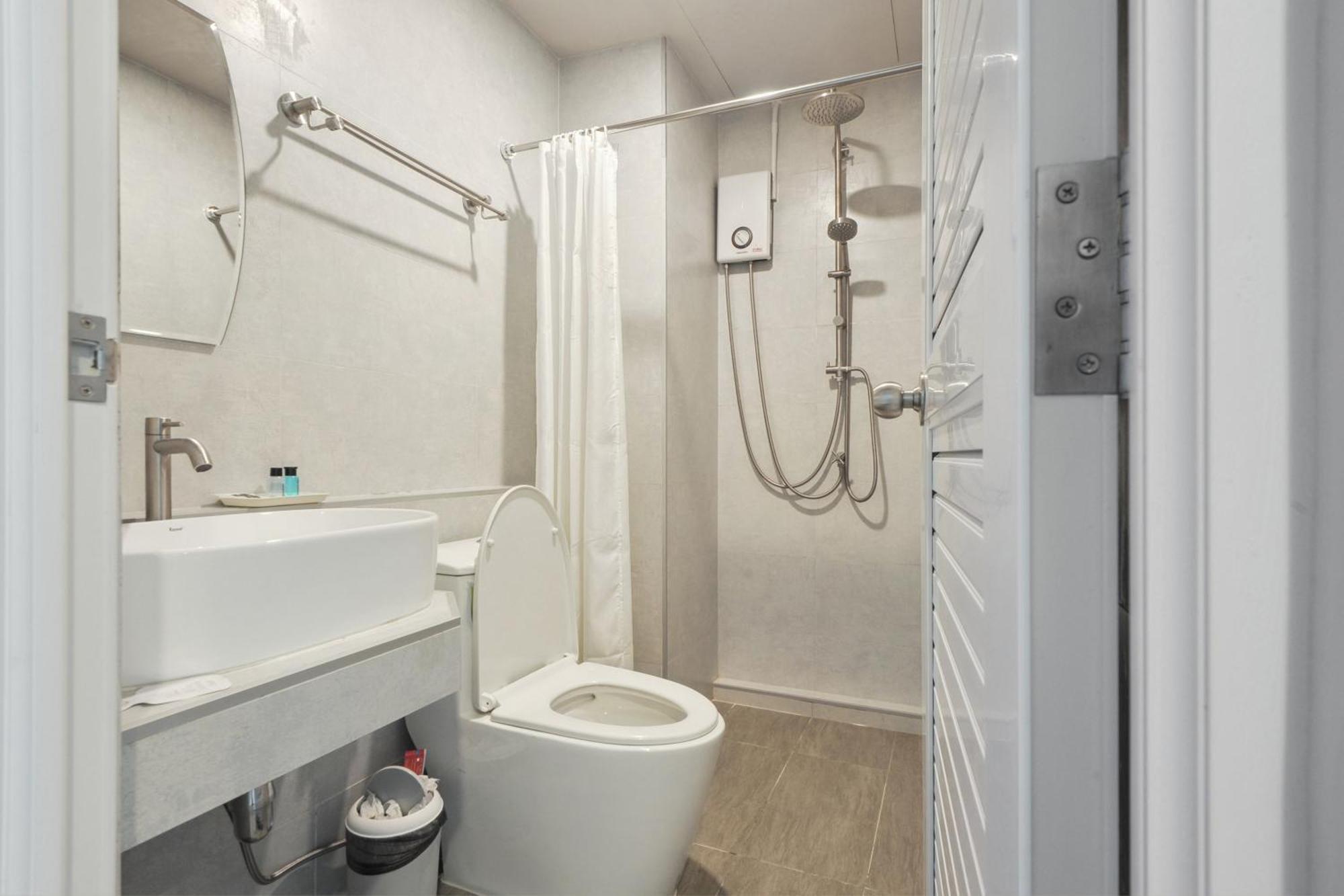 Ployburi Boutique Hotel Chanthaburi Bagian luar foto