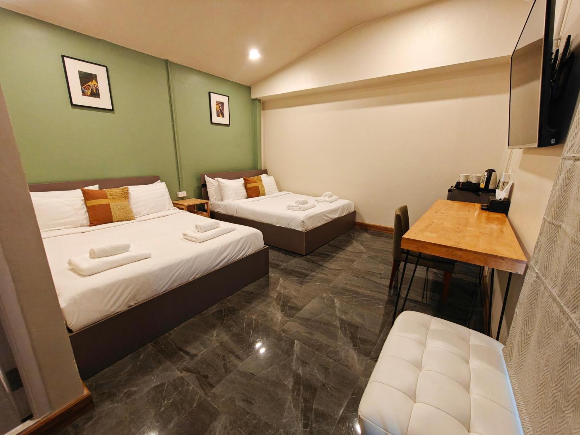 Ployburi Boutique Hotel Chanthaburi Bagian luar foto