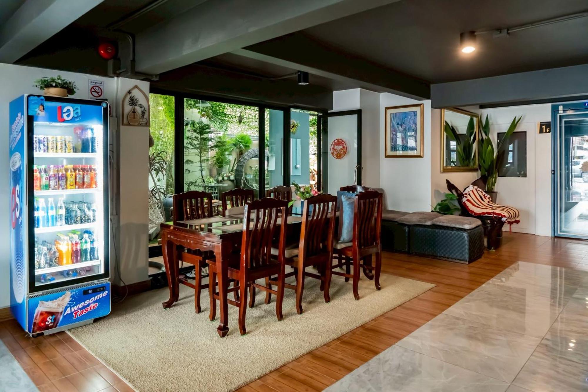 Ployburi Boutique Hotel Chanthaburi Bagian luar foto