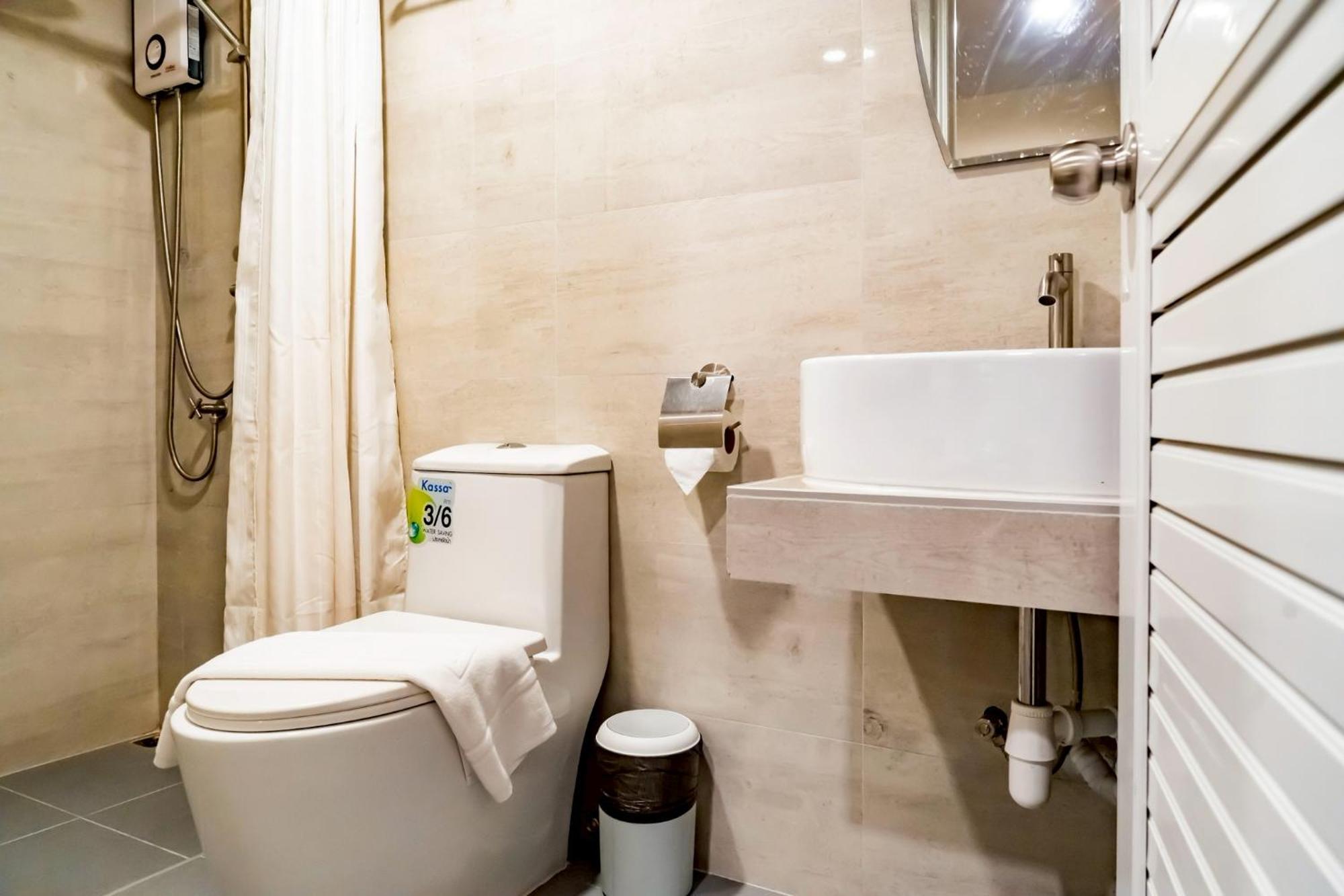 Ployburi Boutique Hotel Chanthaburi Bagian luar foto